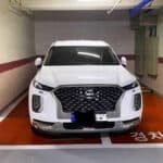 한 아파트 경차 전용 주차 구역에 주차된 SUV