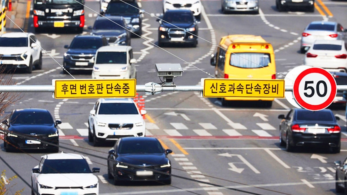 후면 단속 카메라의 첨단 기능