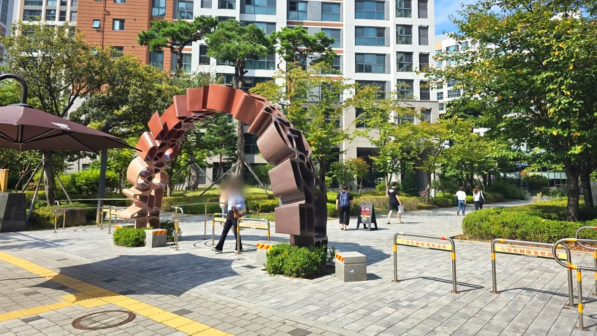 고덕 아르테온 보행로