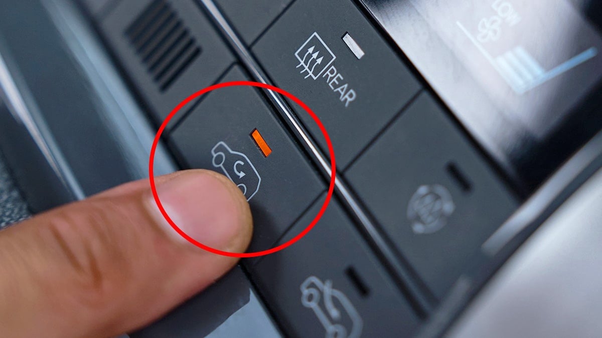 “유턴 표시 아닙니다”… 10명 중 8명이 정확히몰라, ‘이 버튼’ 길게 누르면 생기는 일