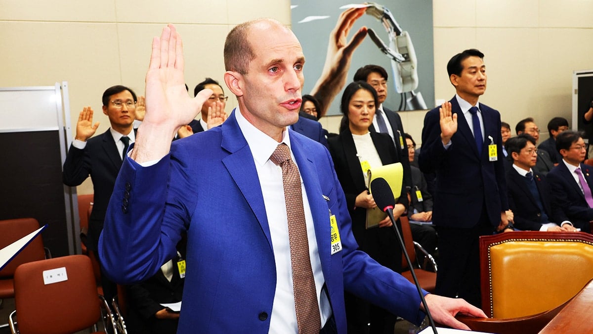 증인 선서하는 로저스 쿠팡 임시대표 증인 선서하는 로저스 쿠팡 임시대표