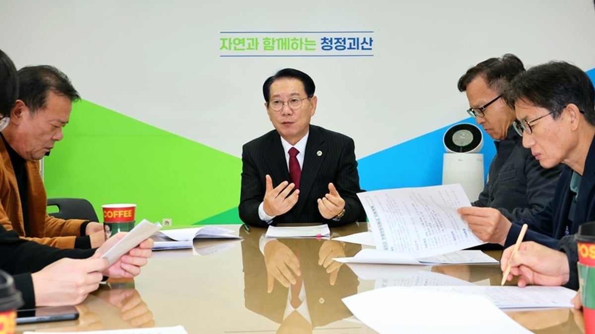 민생안전지원금 계획을 발표하는 송인헌 괴산군수 민생안전지원금 계획을 발표하는 송인헌 괴산군수