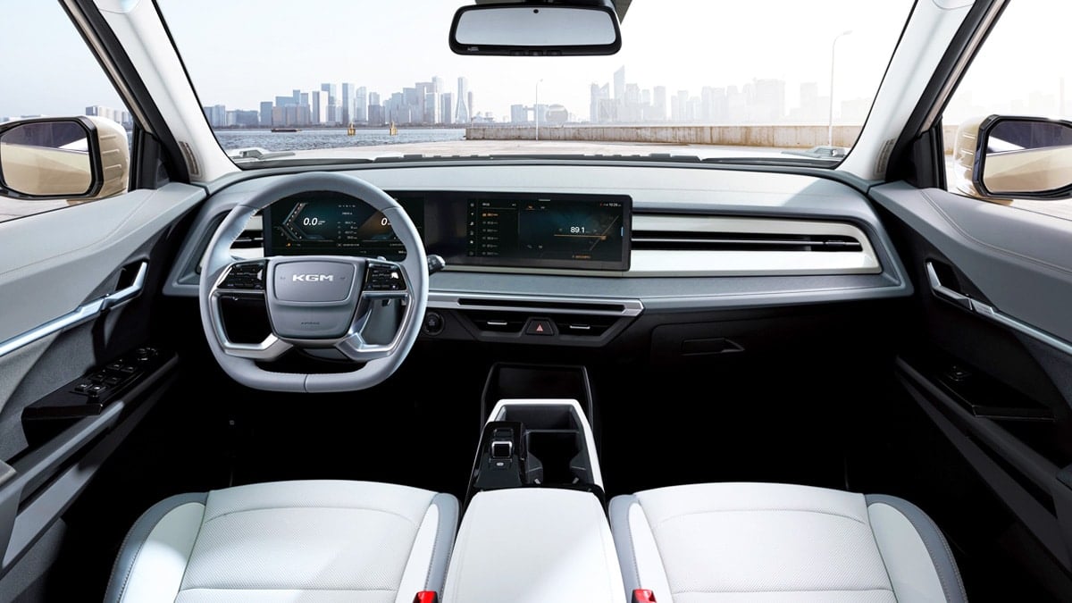 KGM 토레스 실내