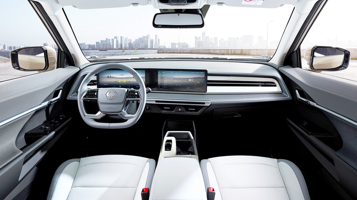 KGM 토레스 실내