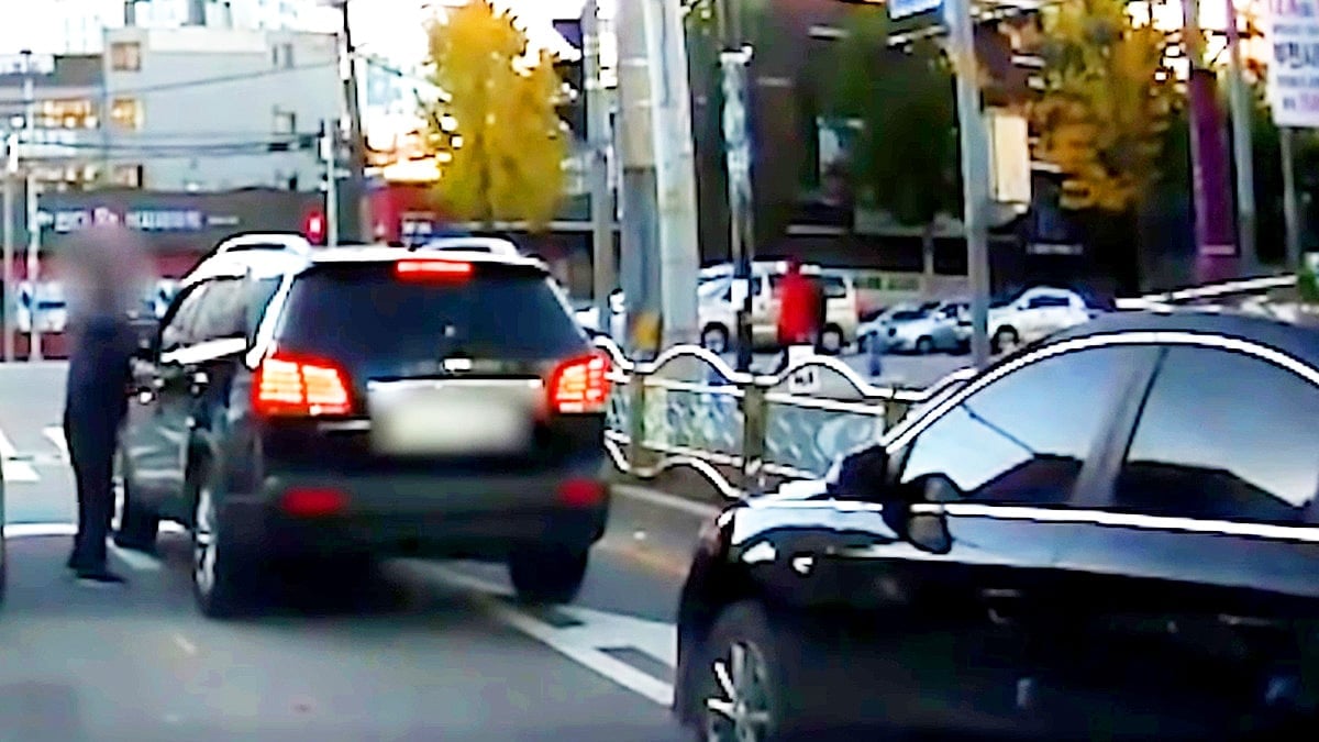 “뒤차 배려하다 4만 원 날렸다”… 운전자 90%가 모르고 저지른다는 ‘이 행동’