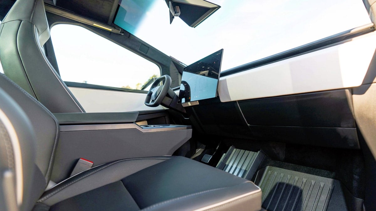 테슬라 사이버트럭 실내