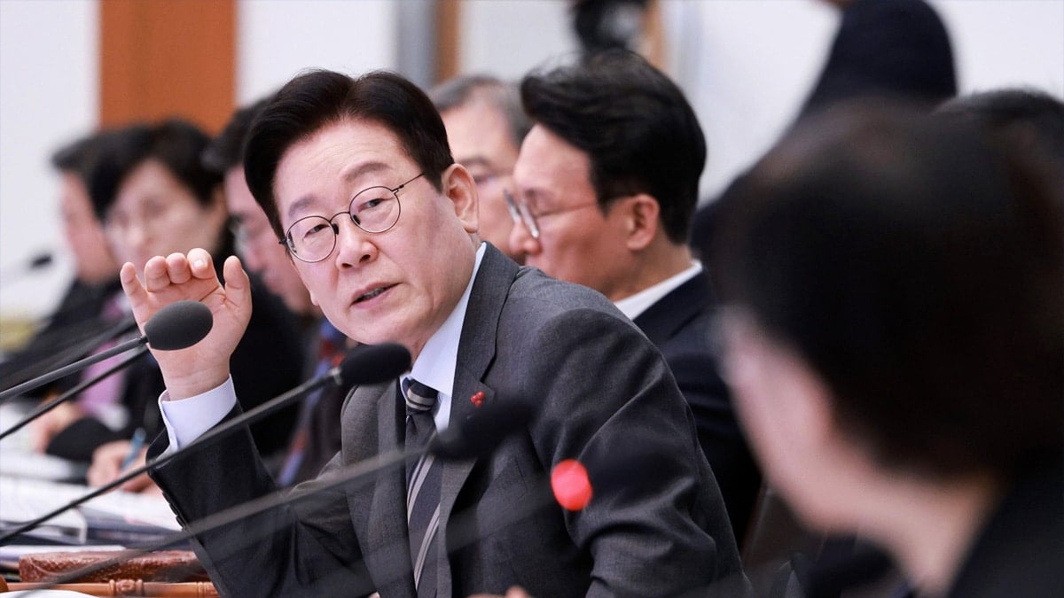 국무회의에서 발언하는 이재명 대통령