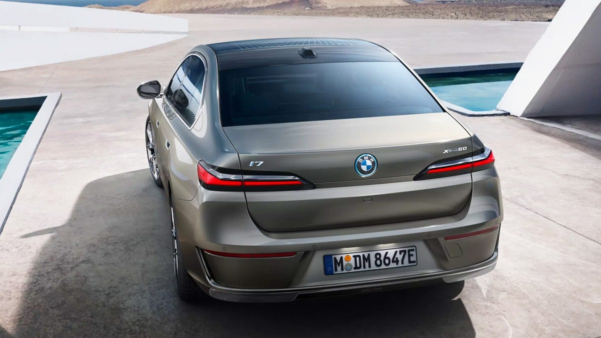 BMW i7