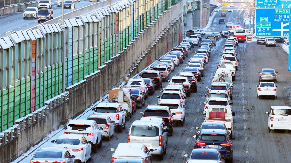 차량들로 정체된 출근길