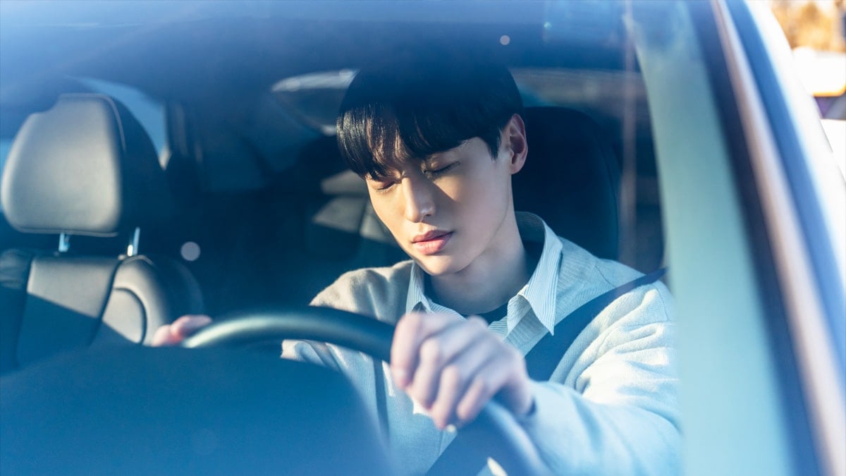 졸음운전 중인 운전자