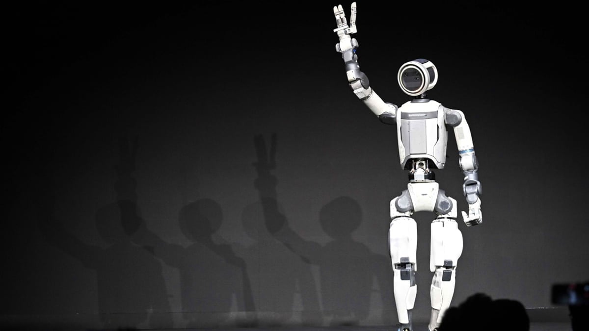 손인사 중인 아틀라스