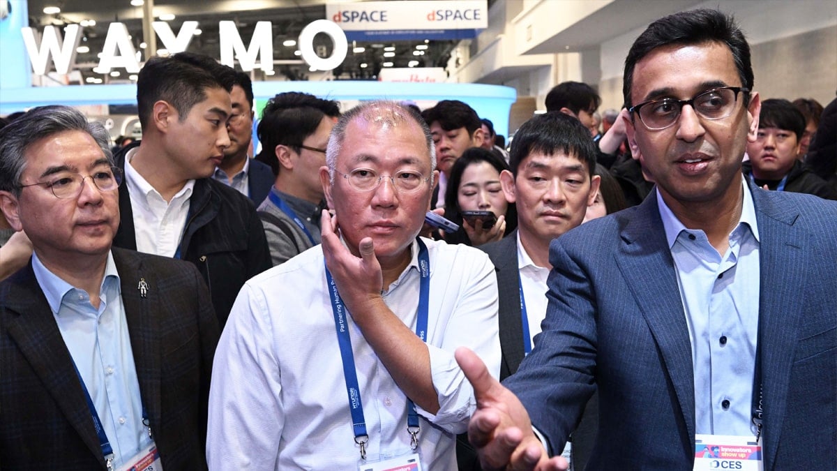 CES 2026서 퀄컴 부스로 향하는 정의선 회장