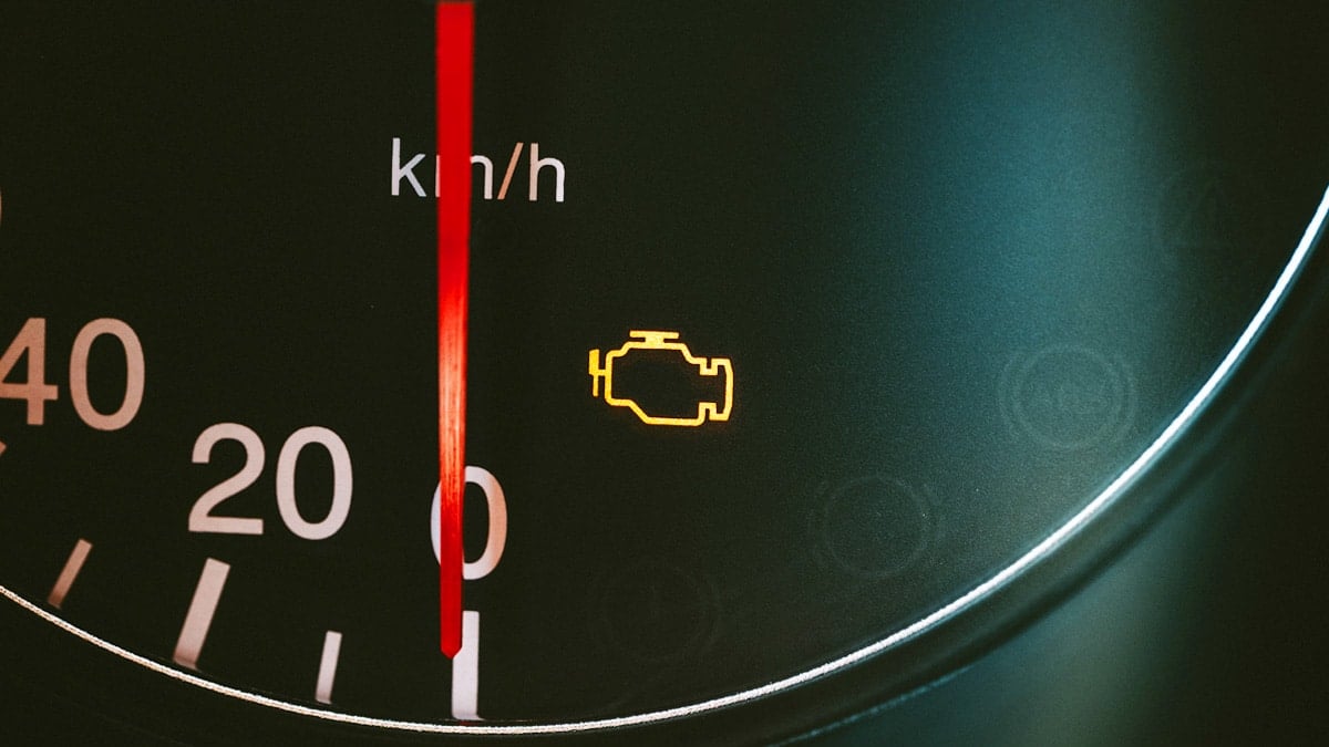 자동차 계기판 엔진 경고등