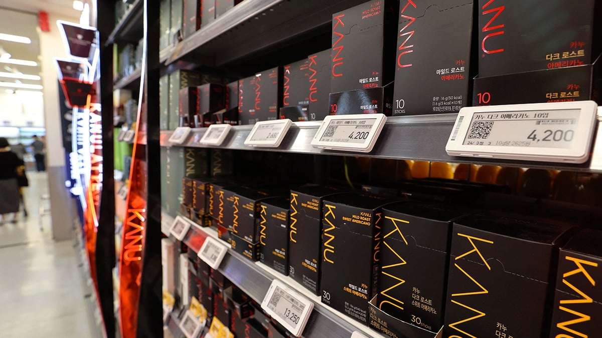 마트에 진열된 커피 상품