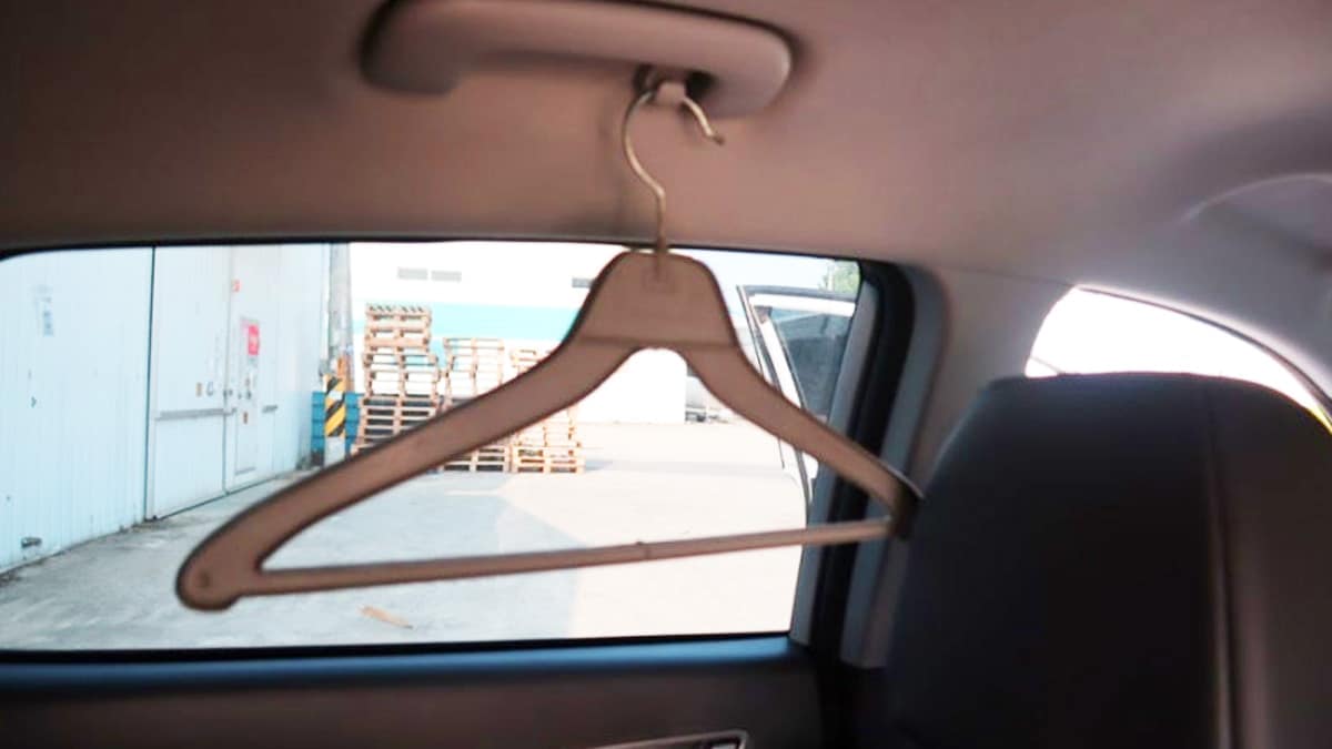 자동차 내부 옷걸이