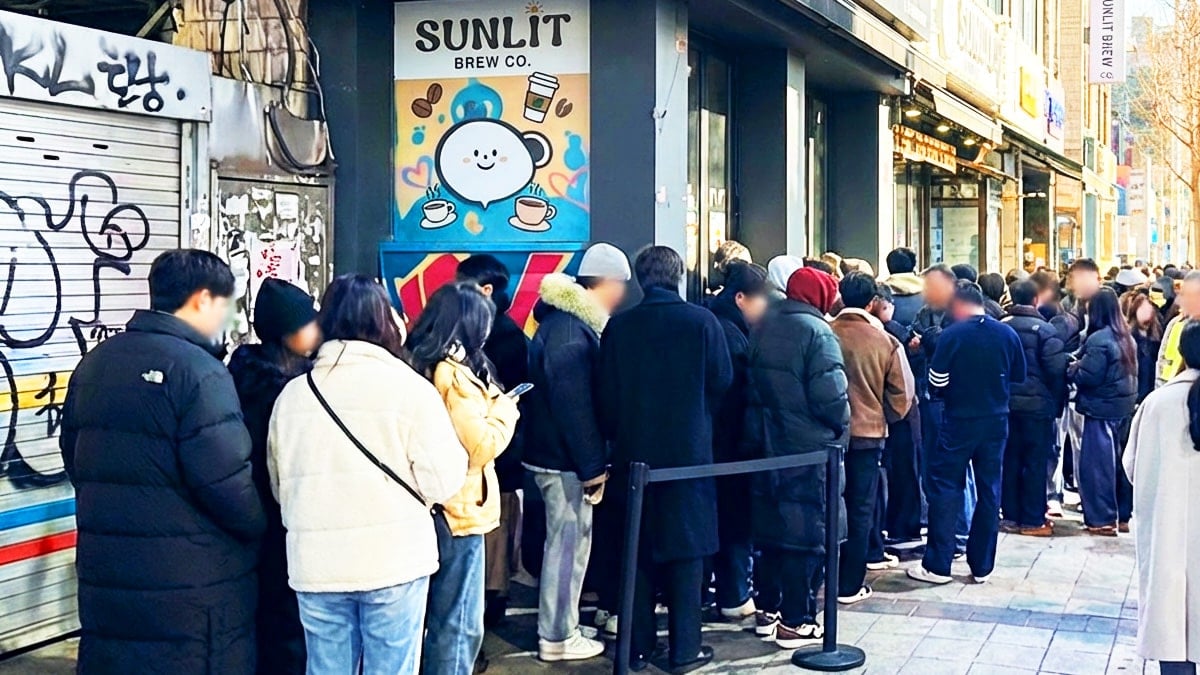 두쫀쿠 구매를 위해 서있는 줄