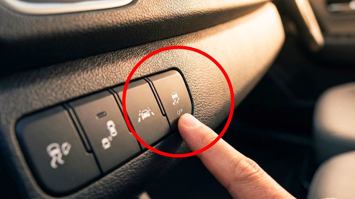 차량 내부의 ESC 버튼