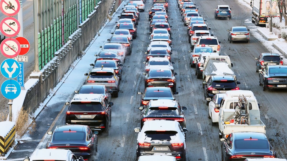 출근길 차량들