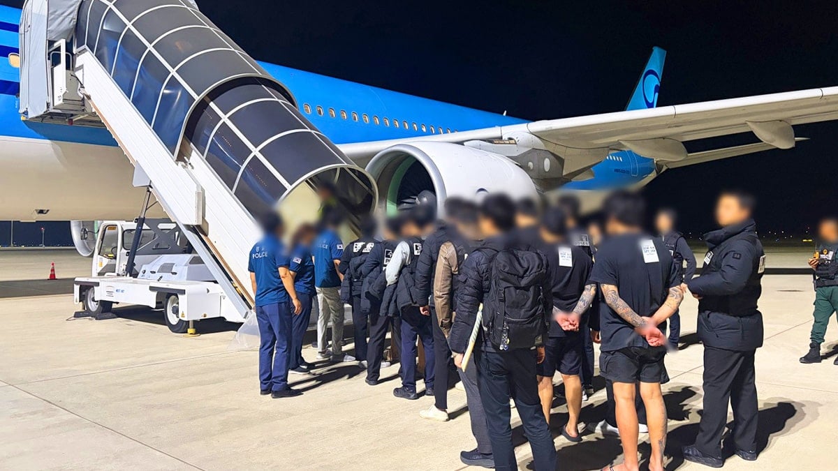 한국으로 송환되는 캄보디아 범죄조직