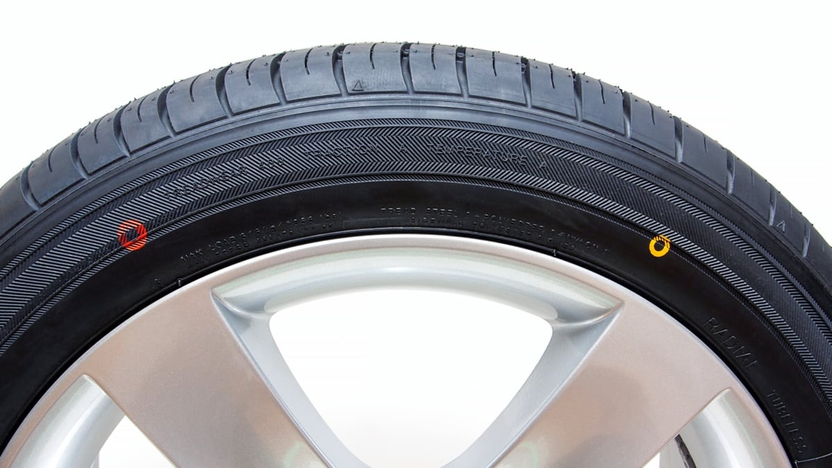 새 타이어에 찍혀있는 노란 점, 빨간 점 새 타이어에 찍혀있는 노란 점, 빨간 점