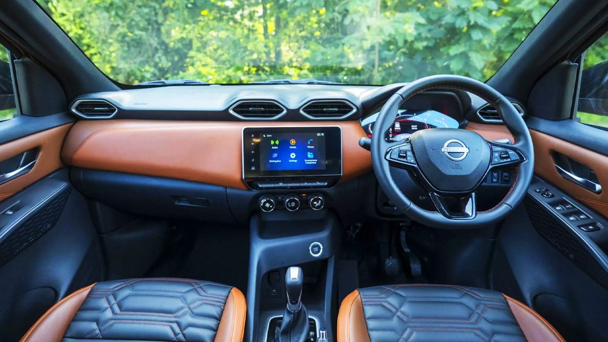 닛산 마그나이트 실내