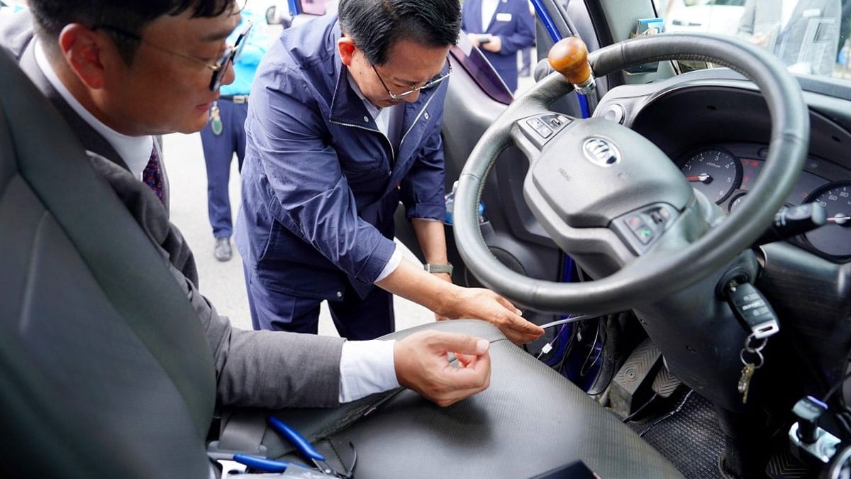 한 고령운전자 차량에 설치된 페달 오조작 방지장치