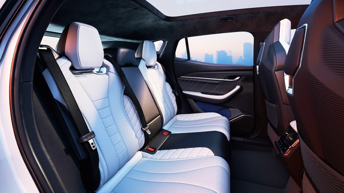 르노 필랑트 실내