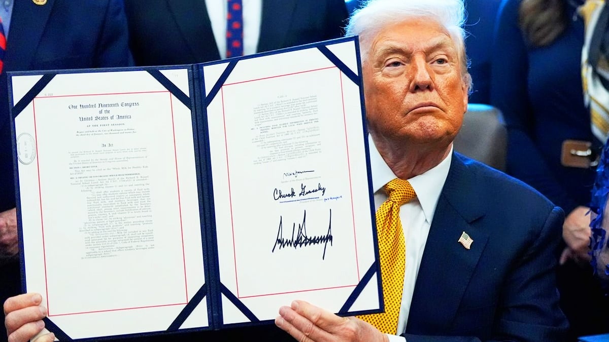 트럼프, 반도체 ‘25% 관세’ 부과, 삼성전자·SK하이닉스에 수조 원 부담 가중