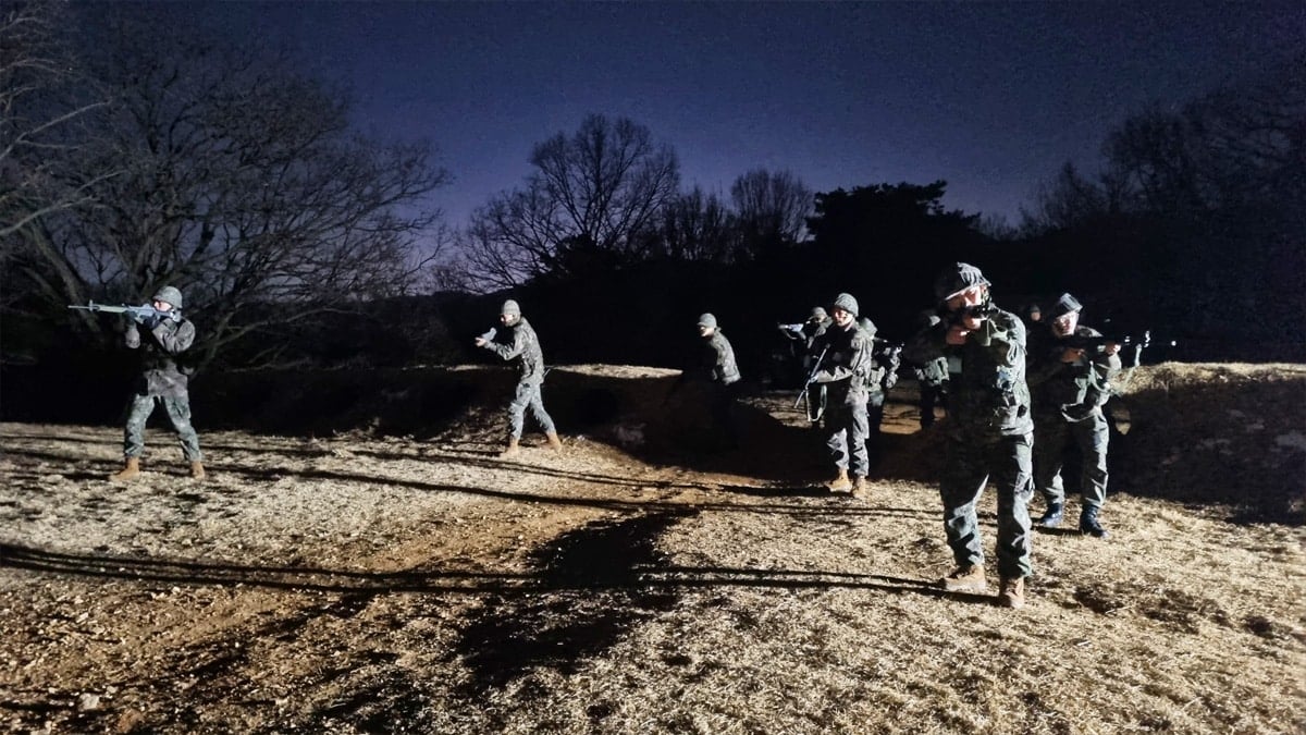  예비군 훈련을 앞두고 체험식 훈련 중인 육군 32사단