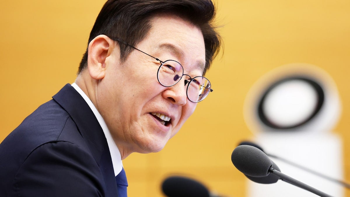 수석보좌관회의에서 발언 중인 이재명 대통령