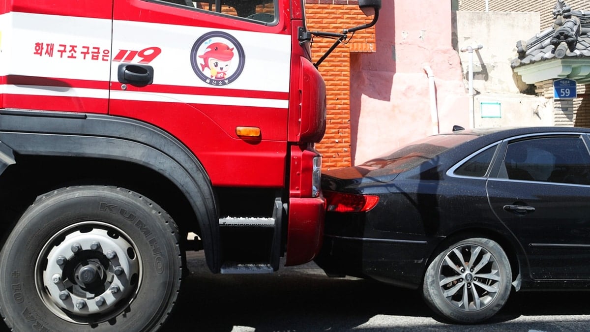 긴급출동 방해차량 강제처분 '차 밀기' 훈련 긴급출동 방해차량 강제처분 '차 밀기' 훈련