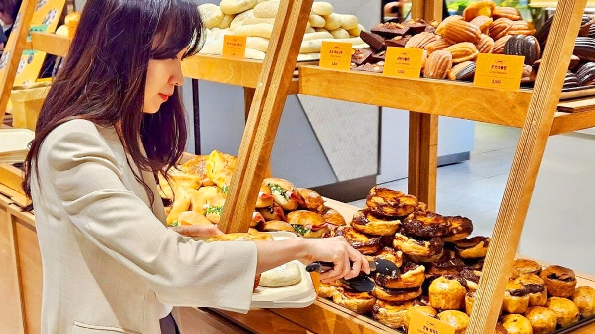 빵을 담는 시민 빵을 담는 시민