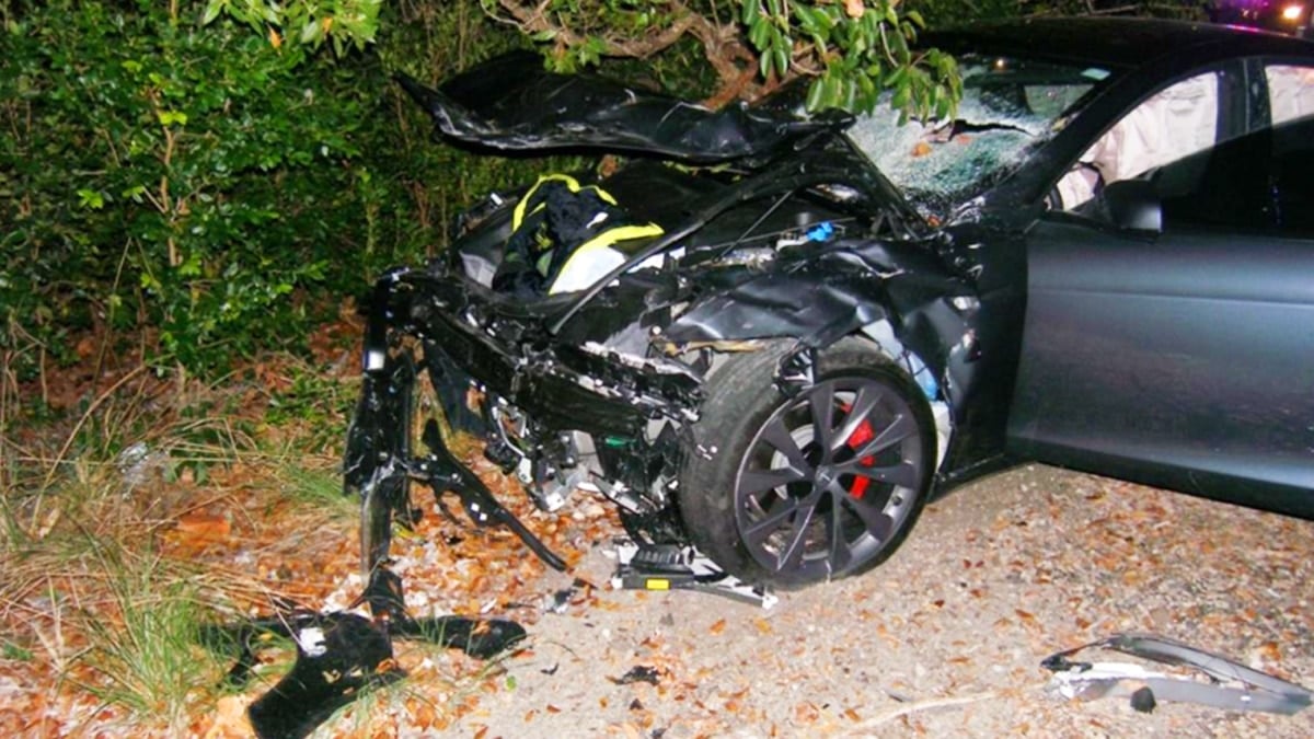 2019년 발생한 테슬라 모델 S 오토파일럿 사고 차량