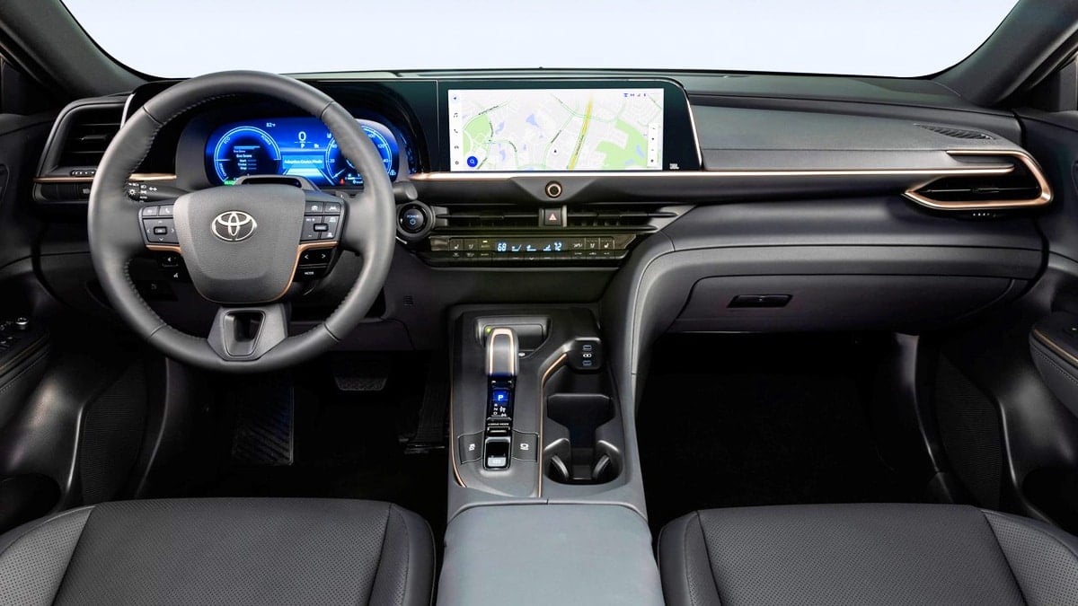 토요타 크라운 크로스오버 하이브리드 실내