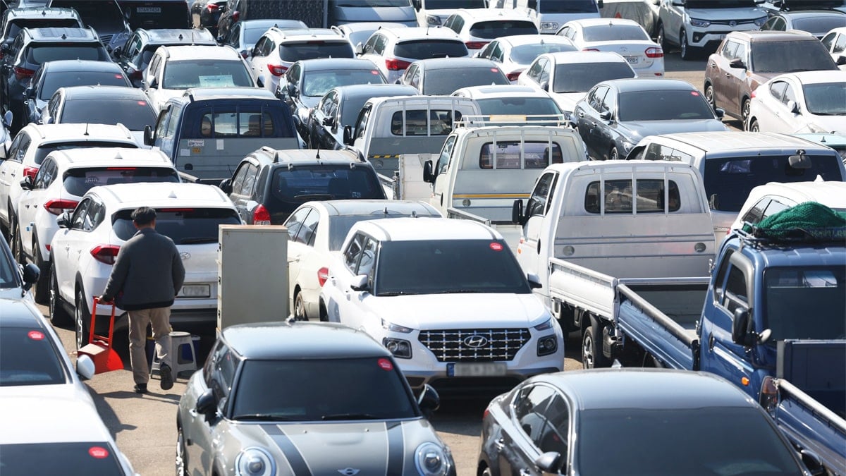 서울의 한 중고차 매매 시장