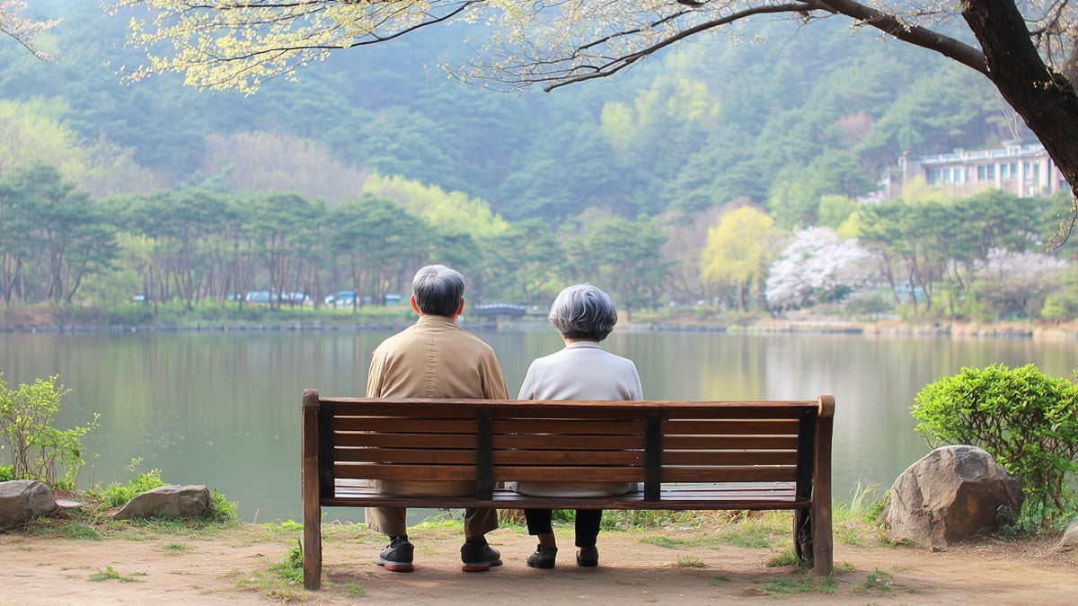 노부부의 뒷모습