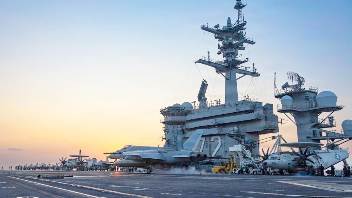 중동에 배치된 미국 항공모함 에이브러햄 링컨