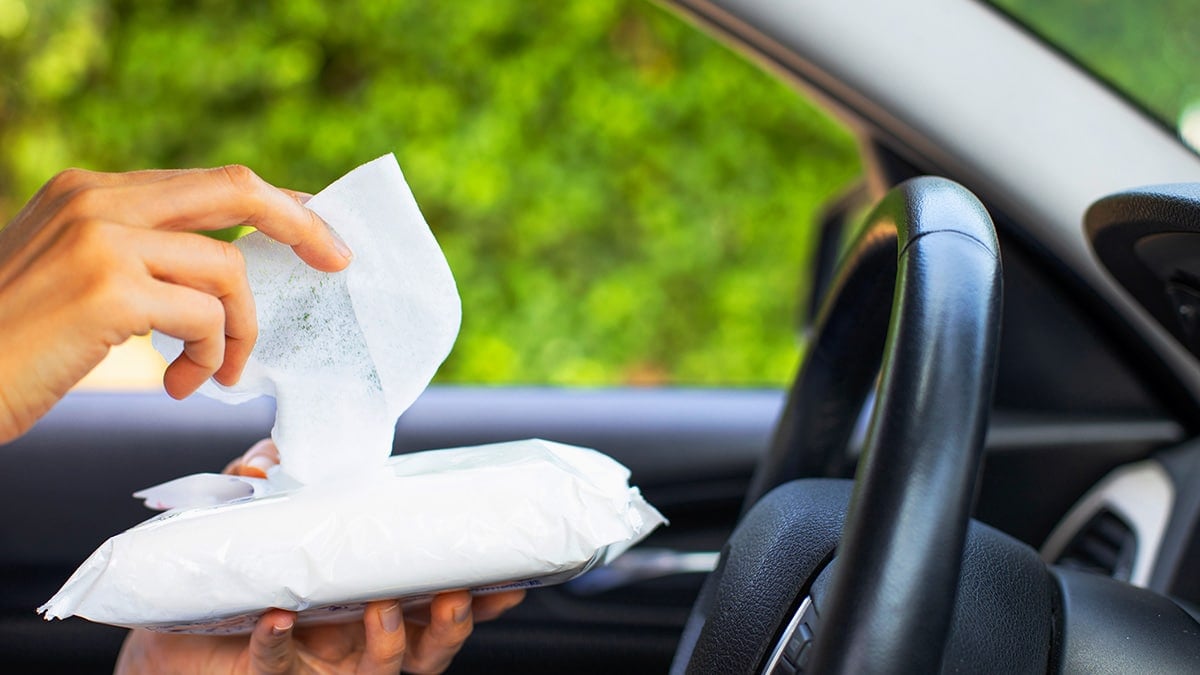 자동차 실내 물티슈 청소