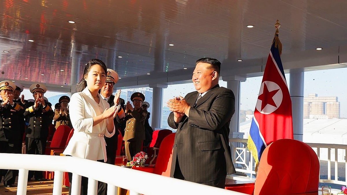 김정은·김주애 신형구축함 '최현호' 진수식 참석