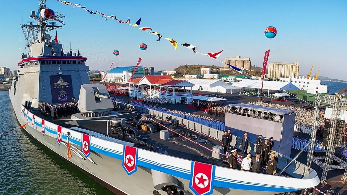 북한, 5,000t급 신형 구축함 '최현호' 진수식