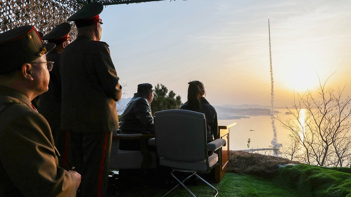 북한, 탄도미사일 집속탄두 시험발사 김정은 참관