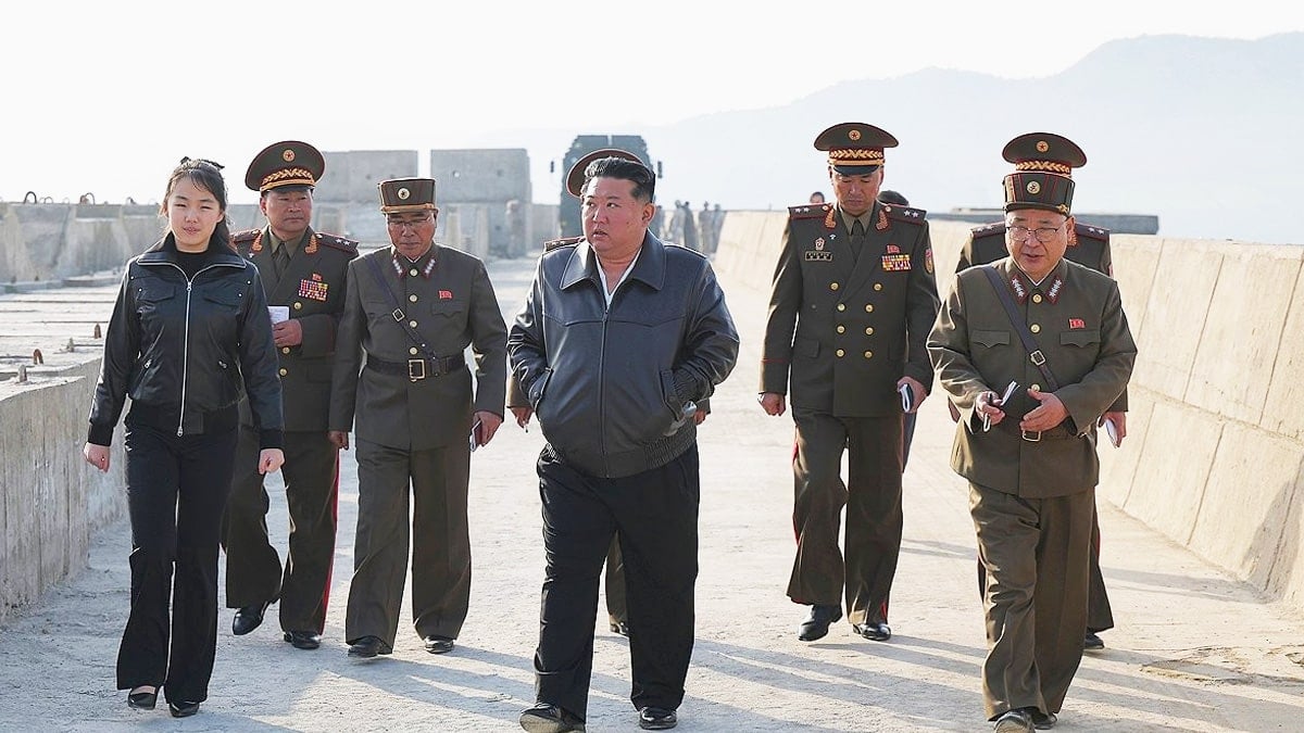 북한, 탄도미사일 집속탄두 시험발사 김정은 참관