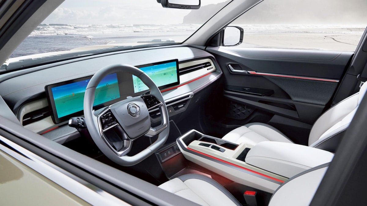 KGM 토레스 실내