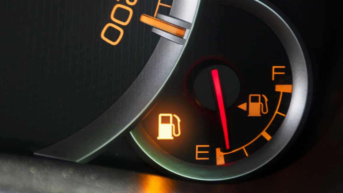 자동차 계기판 연료 경고등