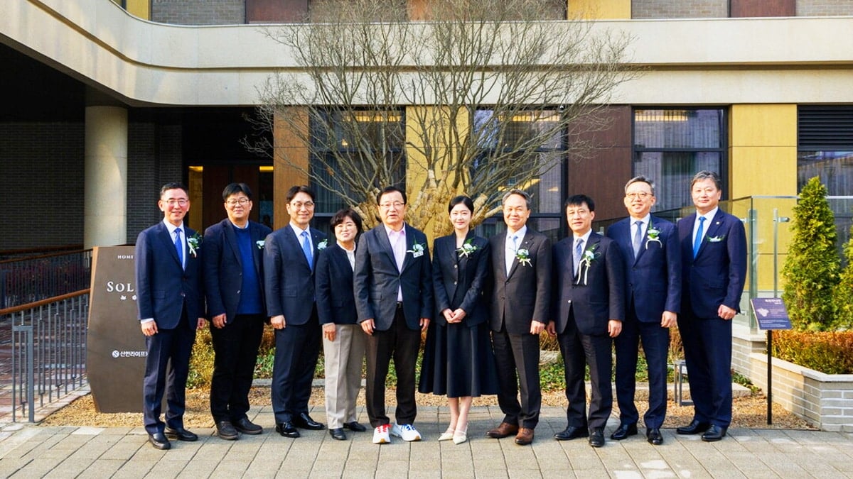 신한라이프케어 쏠라체 홈 미사 오픈 기념식에 참석한 장나라