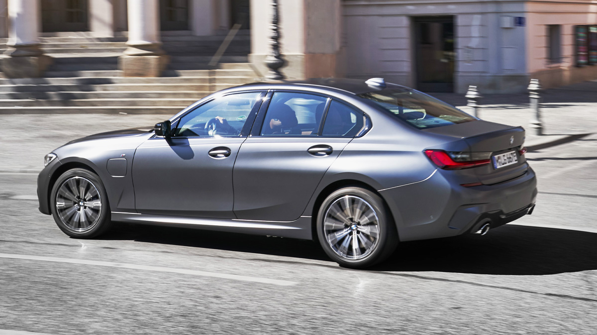 BMW 330e (G20) BMW 330e (G20)